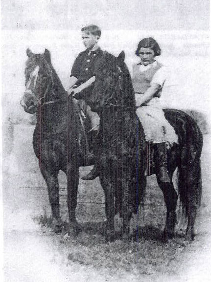 Dick and Diana Ranstead off to school, 1940