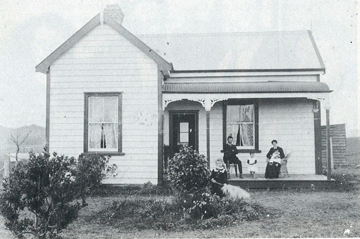 Ferris Homestead and family about 1910.