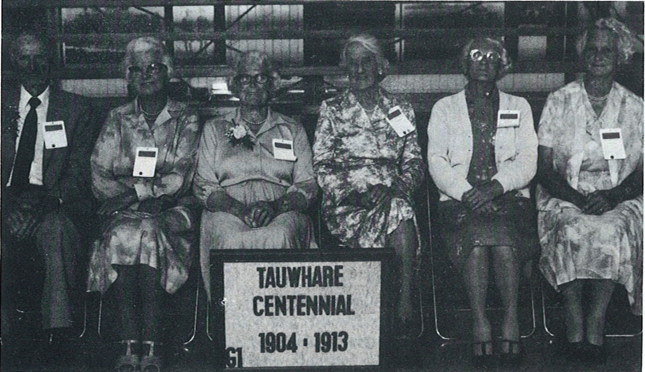 R. Werner, I. Jackson (nee Dalbeth), E. Scott (nee Dalbeth), E. Tickelpenny (nee Pope), N. Edwards (nee Pope), G. Ferguson (nee Werner).