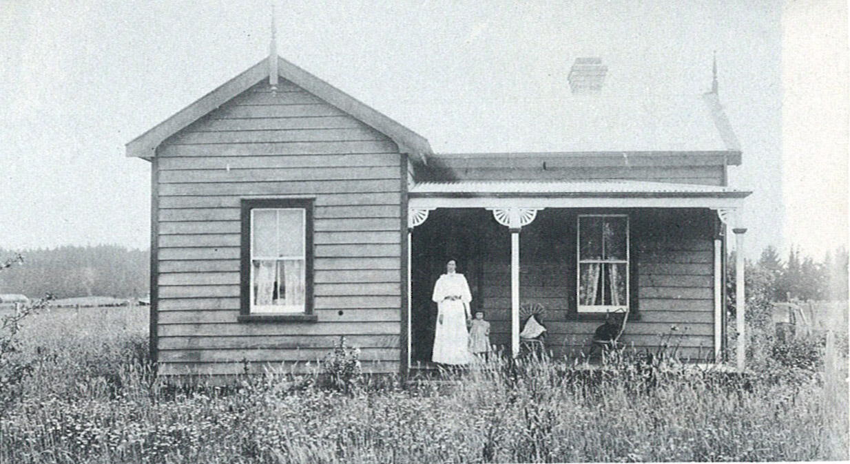 The Windsor Home was just east of the present telephone exchange. Mrs Windsor and Amie on verandah 1908.